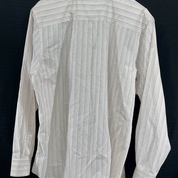 00010-A Calvin Klein Men's Button-Down Shirt - Picture 4 of 4